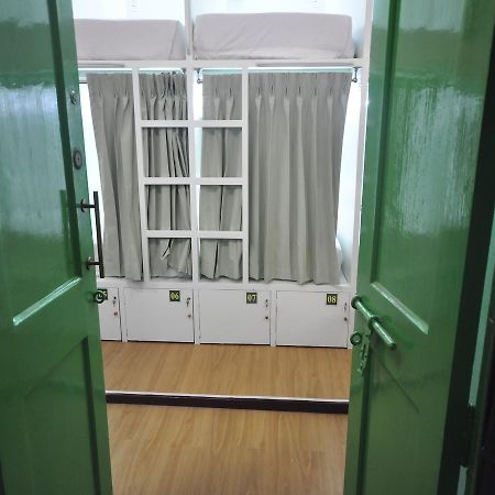 Hostel Latha Yangon Exterior photo